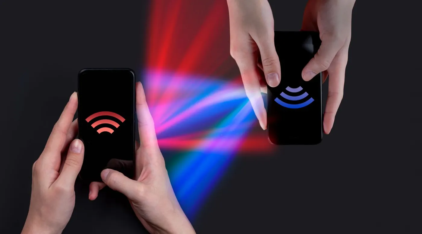 Proses transfer data nirkabel antara smartphone Android dan iPhone