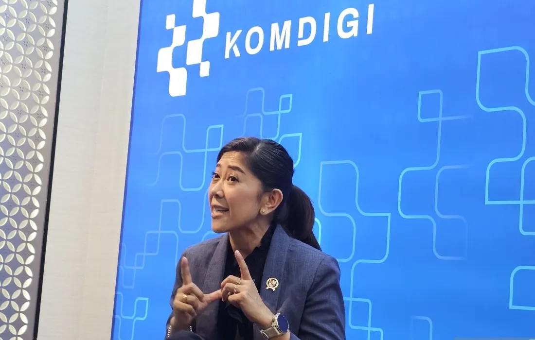 Menteri Kominfo Meutya Hafid dalam konferensi pers tentang investasi pusat data dari Dubai