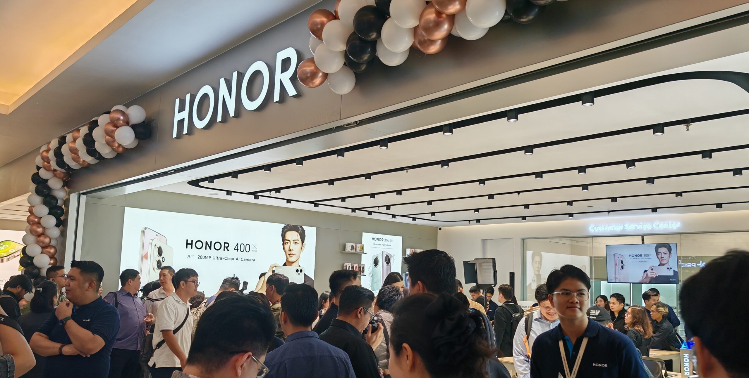 HONOR 400 Series Laris Manis, Experience Store Pertama Dibuka di Indonesia