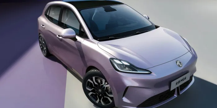 MG4 EV 2025 tampak samping dengan desain baru dan roda alloy 17 inci
