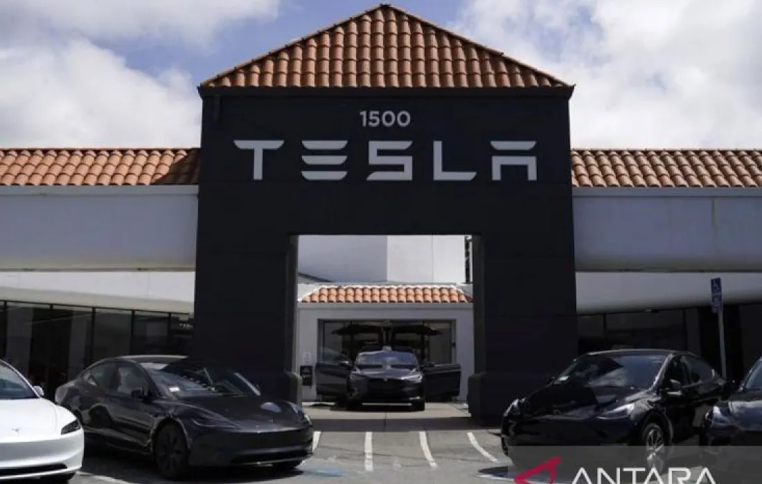 Tesla sematkan chatbot Grok buatan xAI untuk mobil di AS