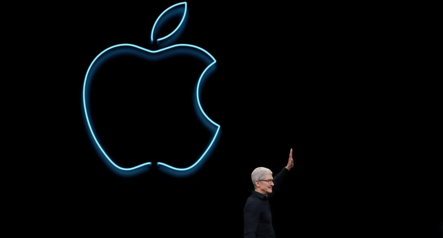 Tim Cook CEO Apple membahas dampak tarif Trump pada konferensi investor