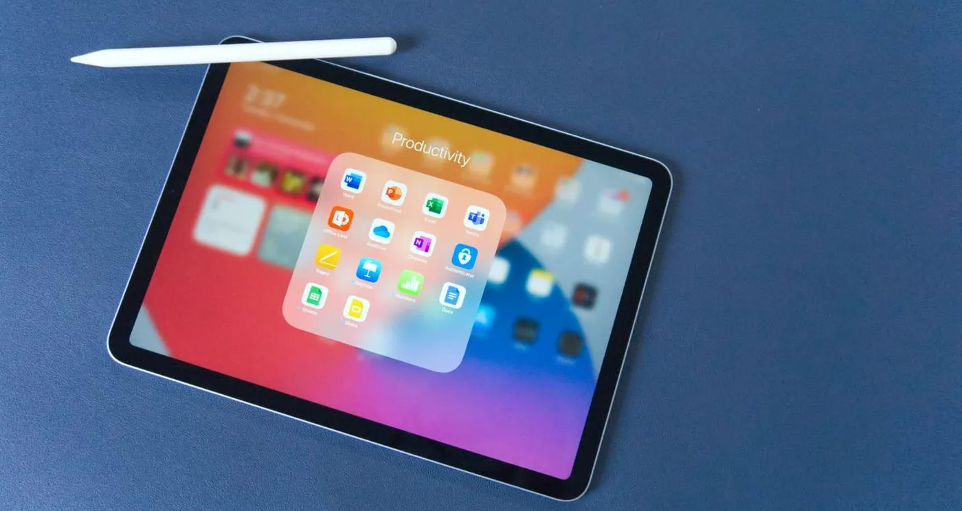 iPad Pro dengan Apple Pencil dan aplikasi produktivitas pada layar