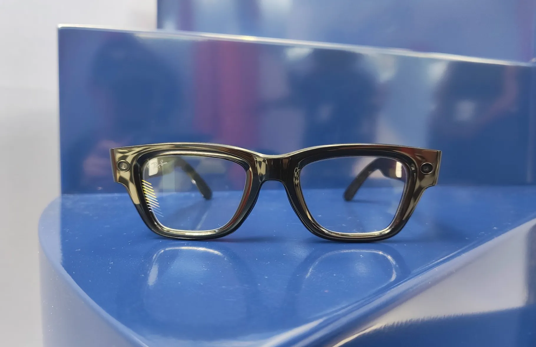 Meta Ray-Ban Display - kacamata pintar dengan layar in-lens dan desain stylish