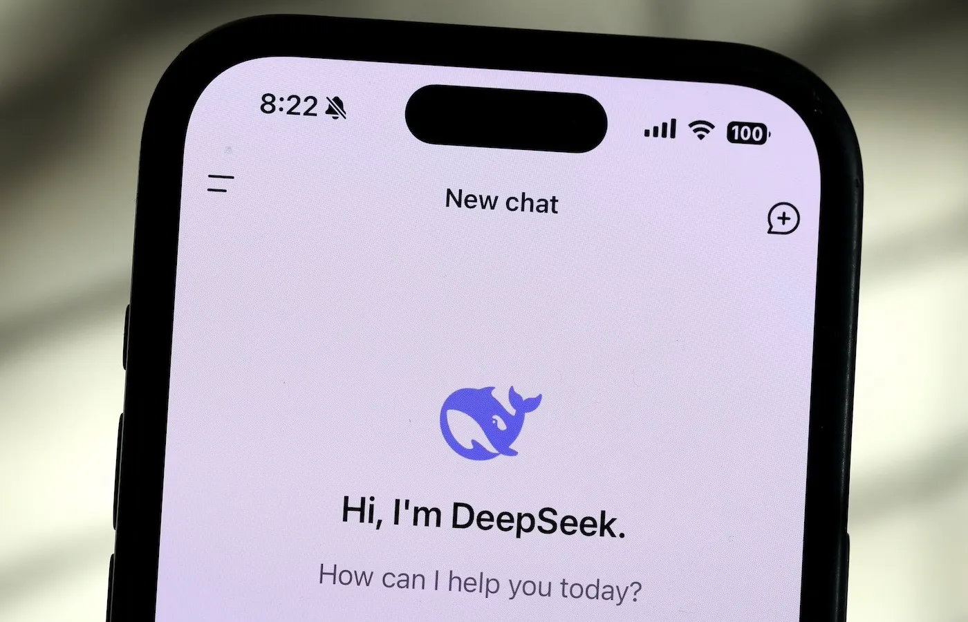 Tampilan layar selamat datang DeepSeek pada smartphone menunjukkan antarmuka AI China