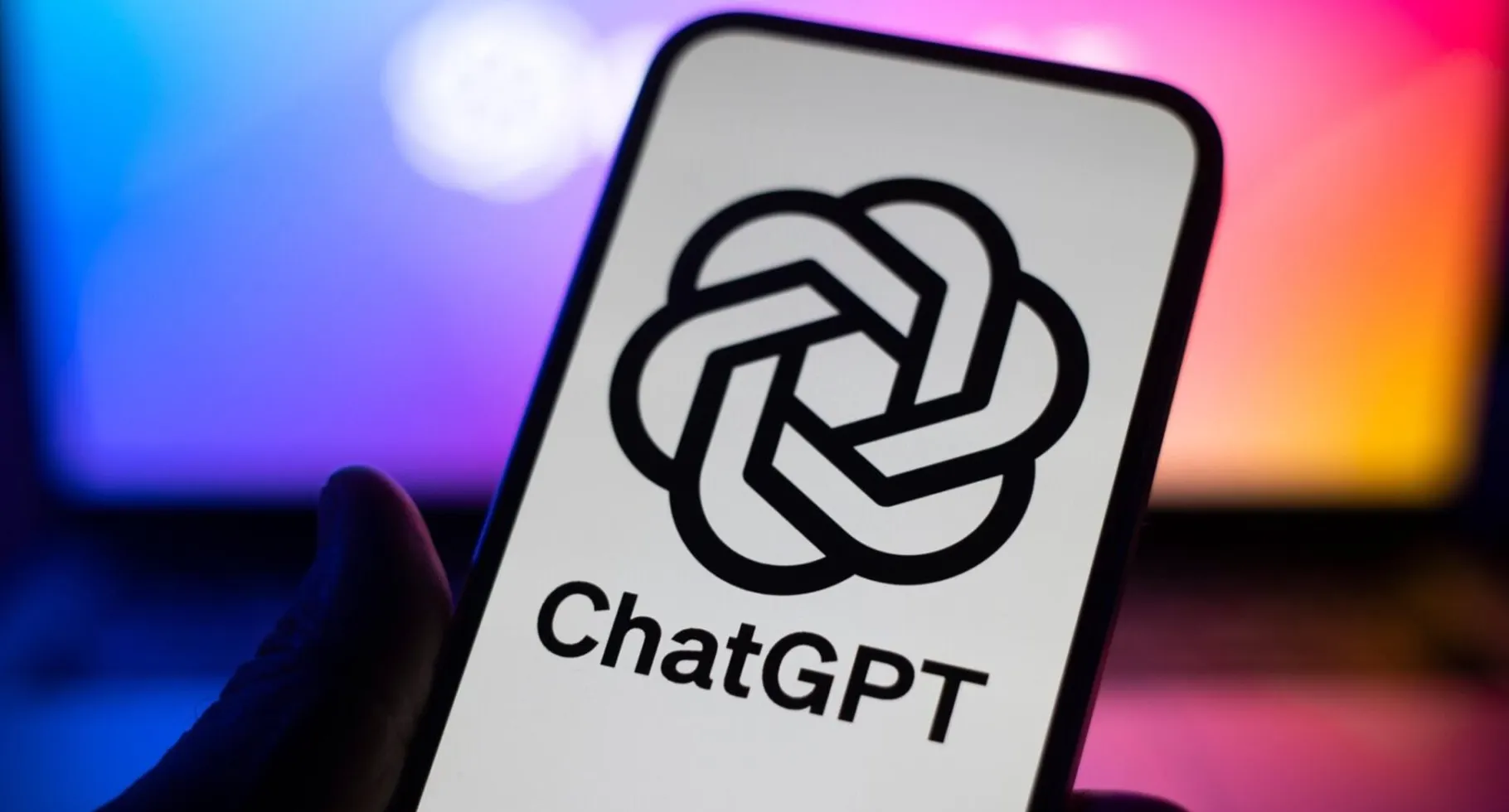 Ilustrasi antarmuka ChatGPT dengan opsi pembelian Instant Checkout untuk produk Etsy