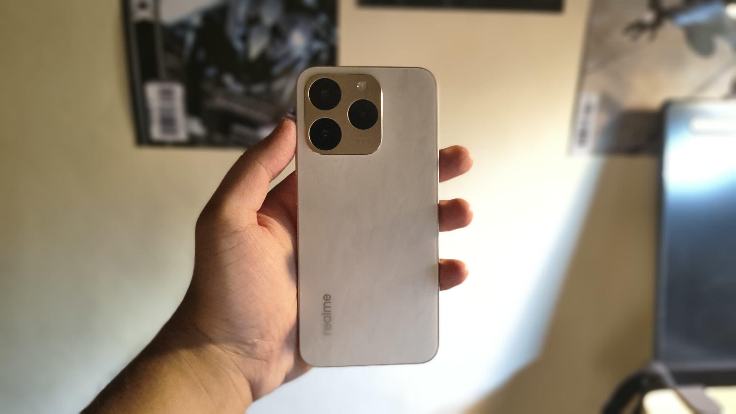 Hands-On Realme 15T: Si Tipis Berbekal Baterai 7000mAh