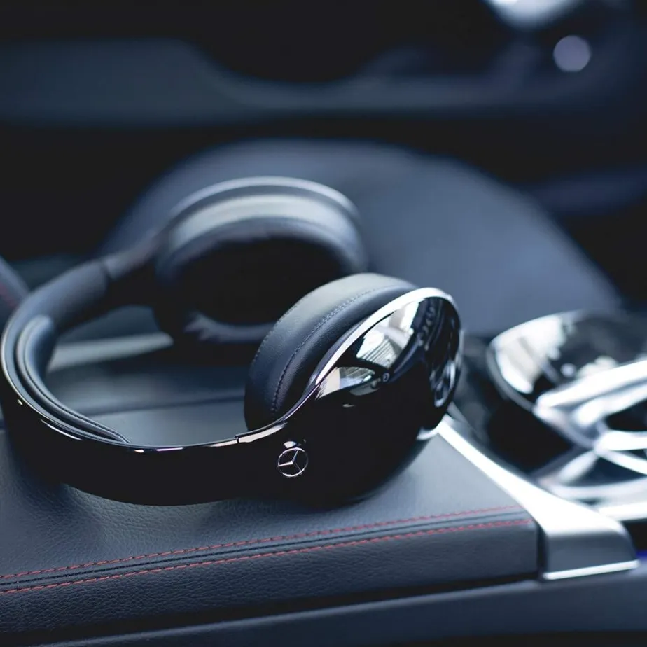 Mercedes-Benz Wireless Headphone 2 headphone nirkabel premium dengan logo tiga bintang ikonik