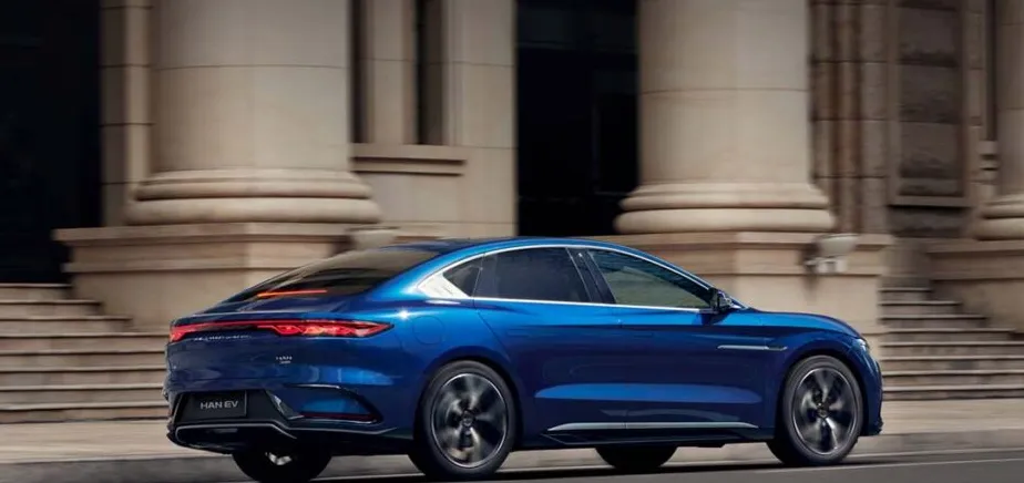 BYD mobil listrik mengungguli Tesla dalam penjualan global kendaraan elektrik baterai 2025