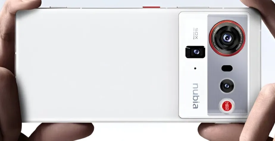 Nubia Z80 Ultra smartphone dengan desain kamera triple lensa dan bodi premium