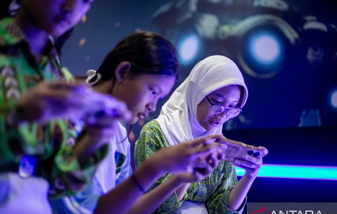 Guru melakukan pendekatan kepada siswa untuk mencegah dampak negatif gim daring di ruang kelas