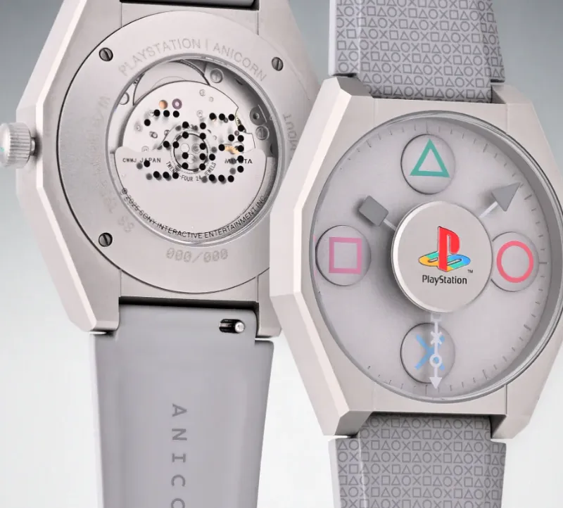 Jam tangan mekanis otomatis edisi terbatas Sony PlayStation kolaborasi dengan Anicorn, dengan desain inspired konsol PS1 warna abu-abu dan simbol ikonik.