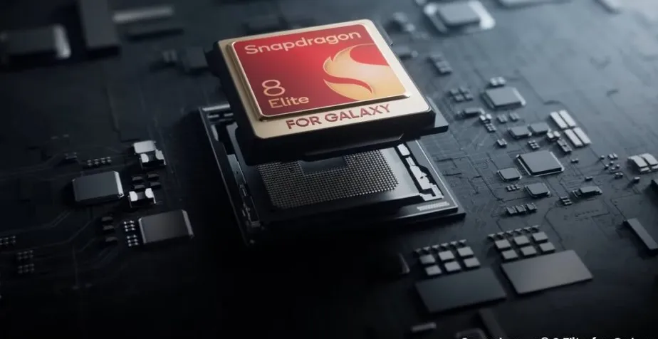 Logo Qualcomm Snapdragon dan Samsung berlatar belakang sirkuit chip teknologi 2nm