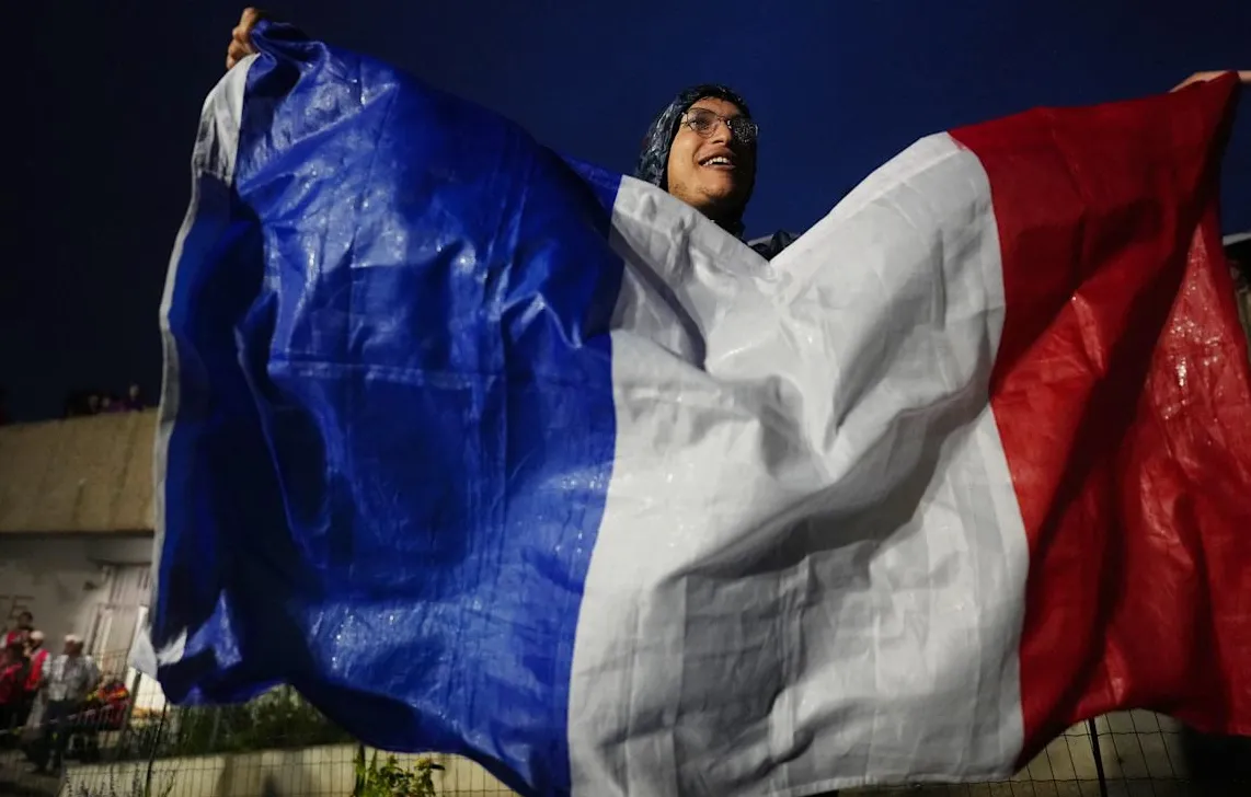 Ilustrasi penggunaan aplikasi konferensi video Visio oleh pemerintah Prancis sebagai pengganti Microsoft Teams dan Zoom.