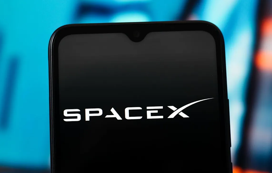 Elon Musk Gabungkan SpaceX dan xAI, Ambisi Gila Bangun Data Center di Luar Angkasa