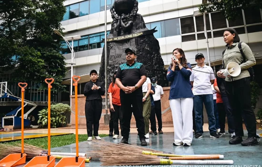 Menkomdigi Meutya Hafid Wajibkan Pegawai Komdigi Bersihkan Meja Sendiri