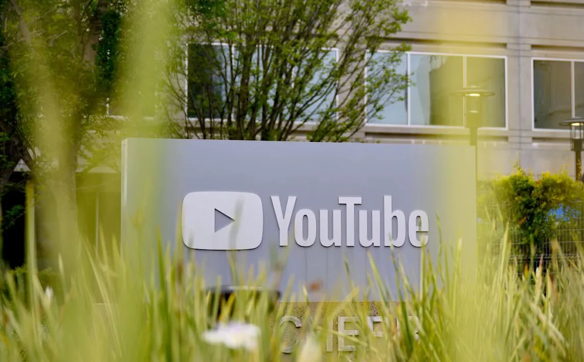 Tombol “Ask” YouTube Resmi Masuk ke TV, Bisa Tanya Apa Saja ke AI!