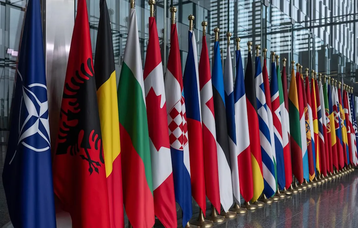 iPhone Jadi Standar Militer? Ini Alasan NATO Resmi Pakai Produk Apple