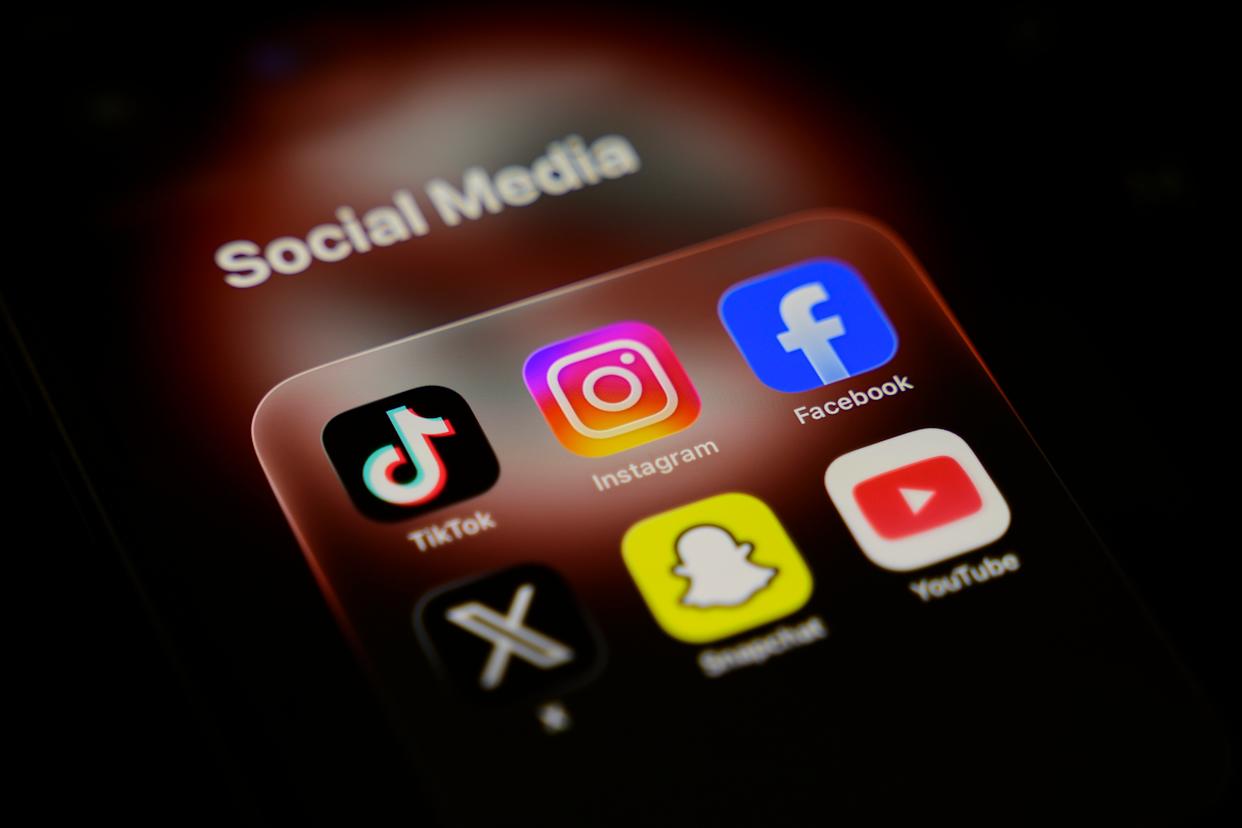 Yunani Larang Medsos untuk Anak di Bawah 15 Tahun Mulai 2027