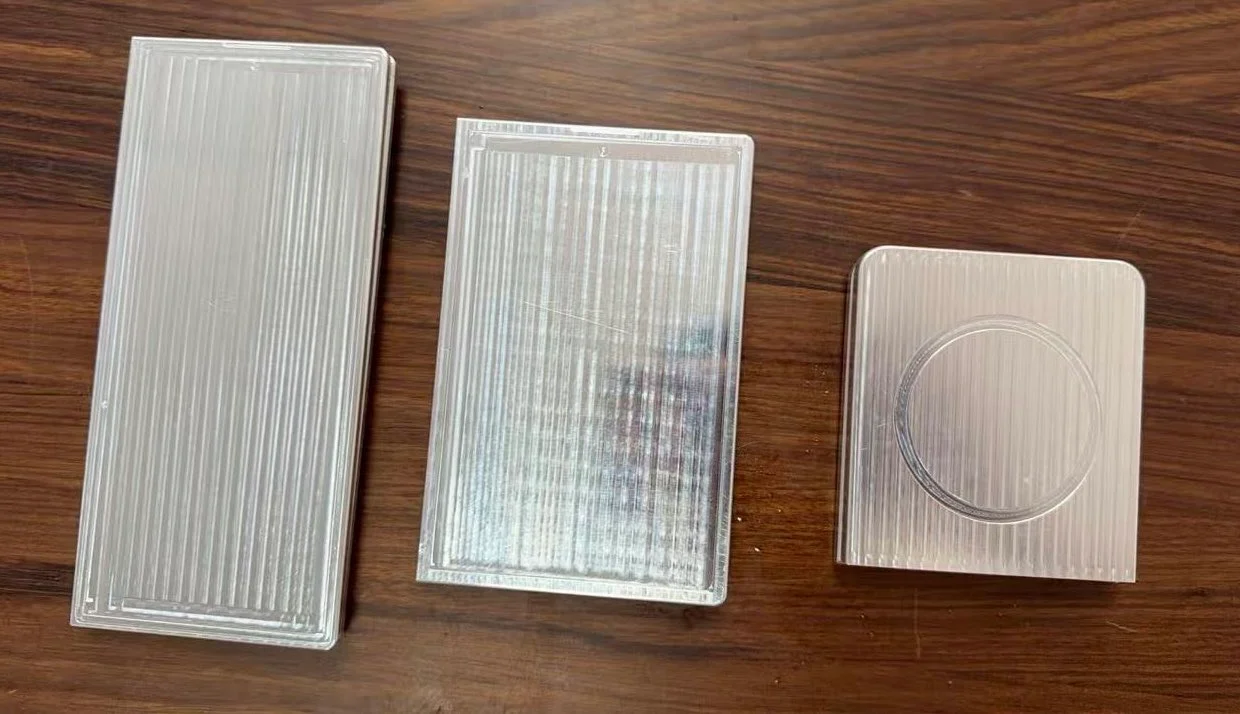 Bocoran Desain Dummy Galaxy Z Fold 8 Wide Perlihatkan Detail Bentuk Unik