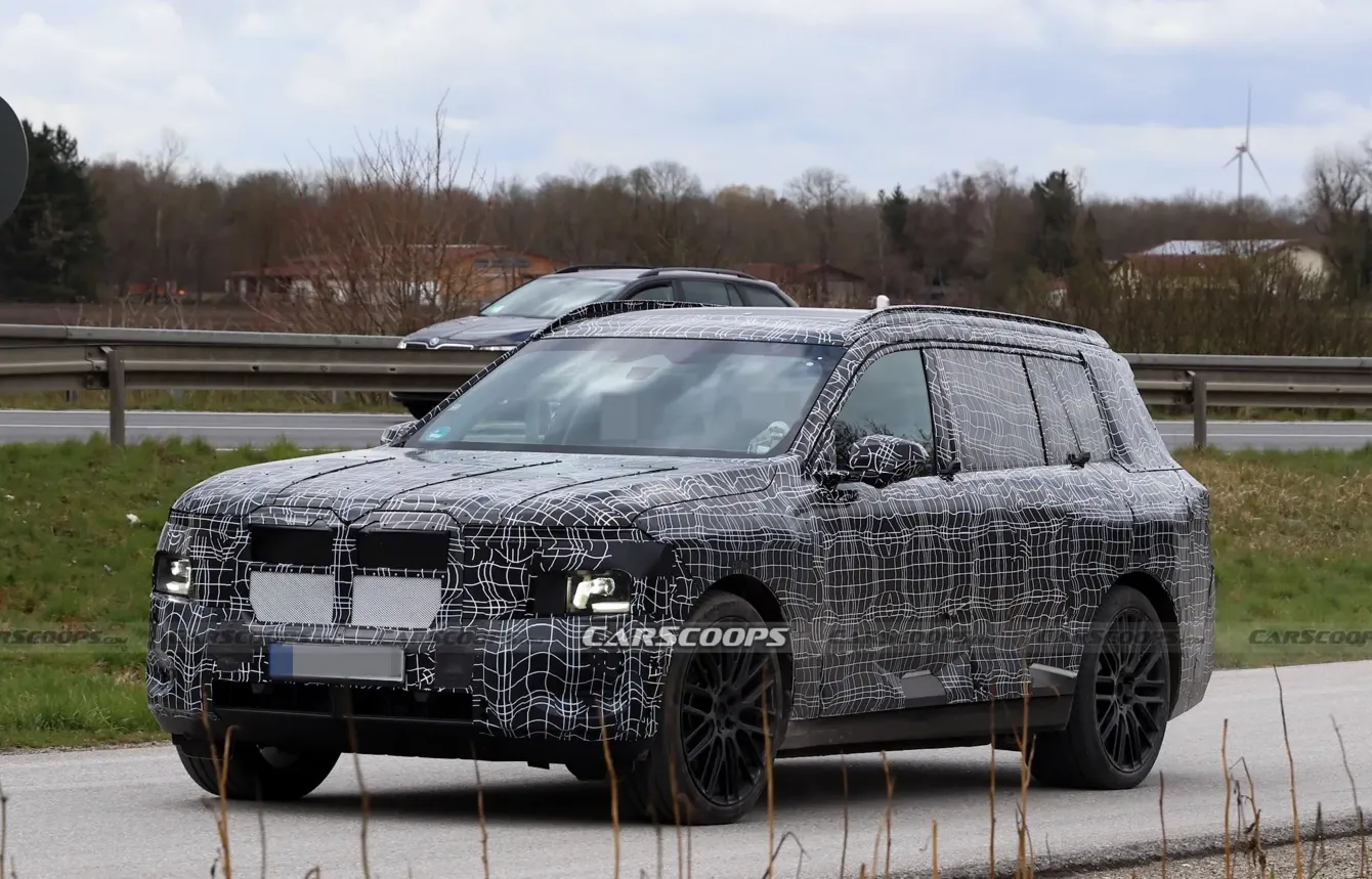 Spyshot BMW iX7, SUV listrik flagship terbesar BMW dengan desain mirip X7 dan gril tertutup.