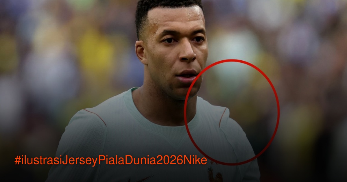 Kylian Mbappé pemain Prancis mengenakan jersey Nike Piala Dunia 2026 dengan desain bahu yang menggelembung tidak wajar.