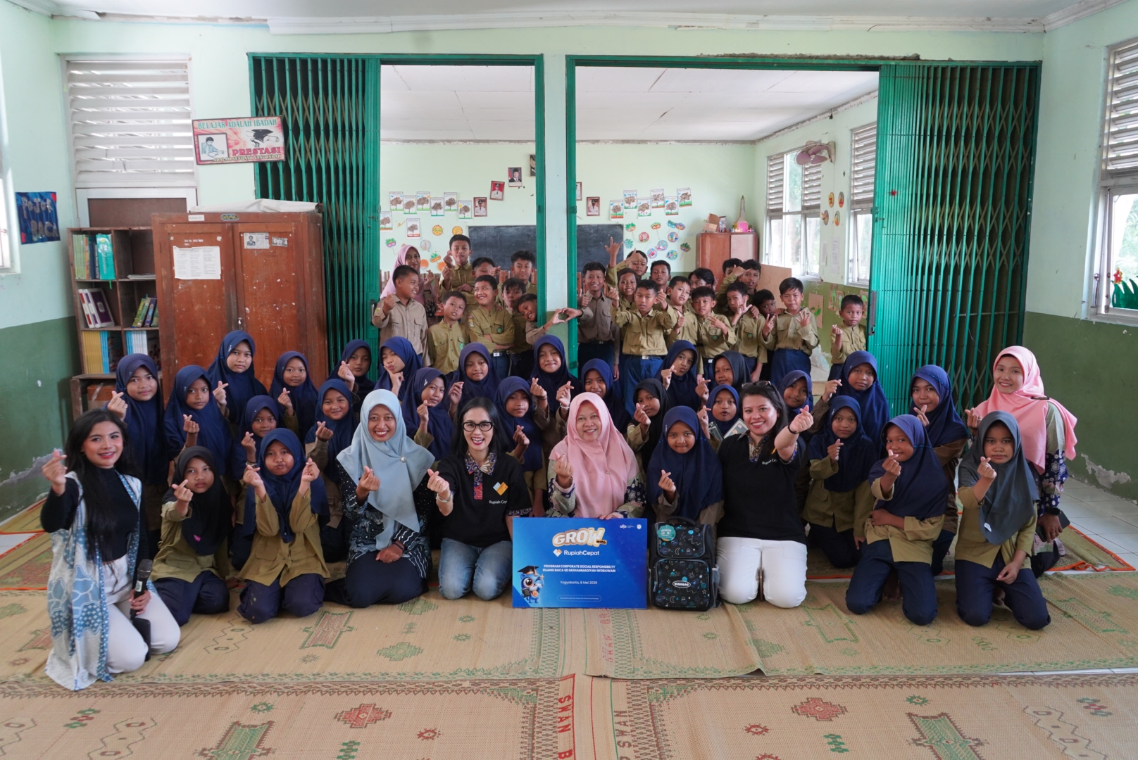 RupiahCepat Bangun Pojok Baca dan Edukasi Keuangan di Yogyakarta