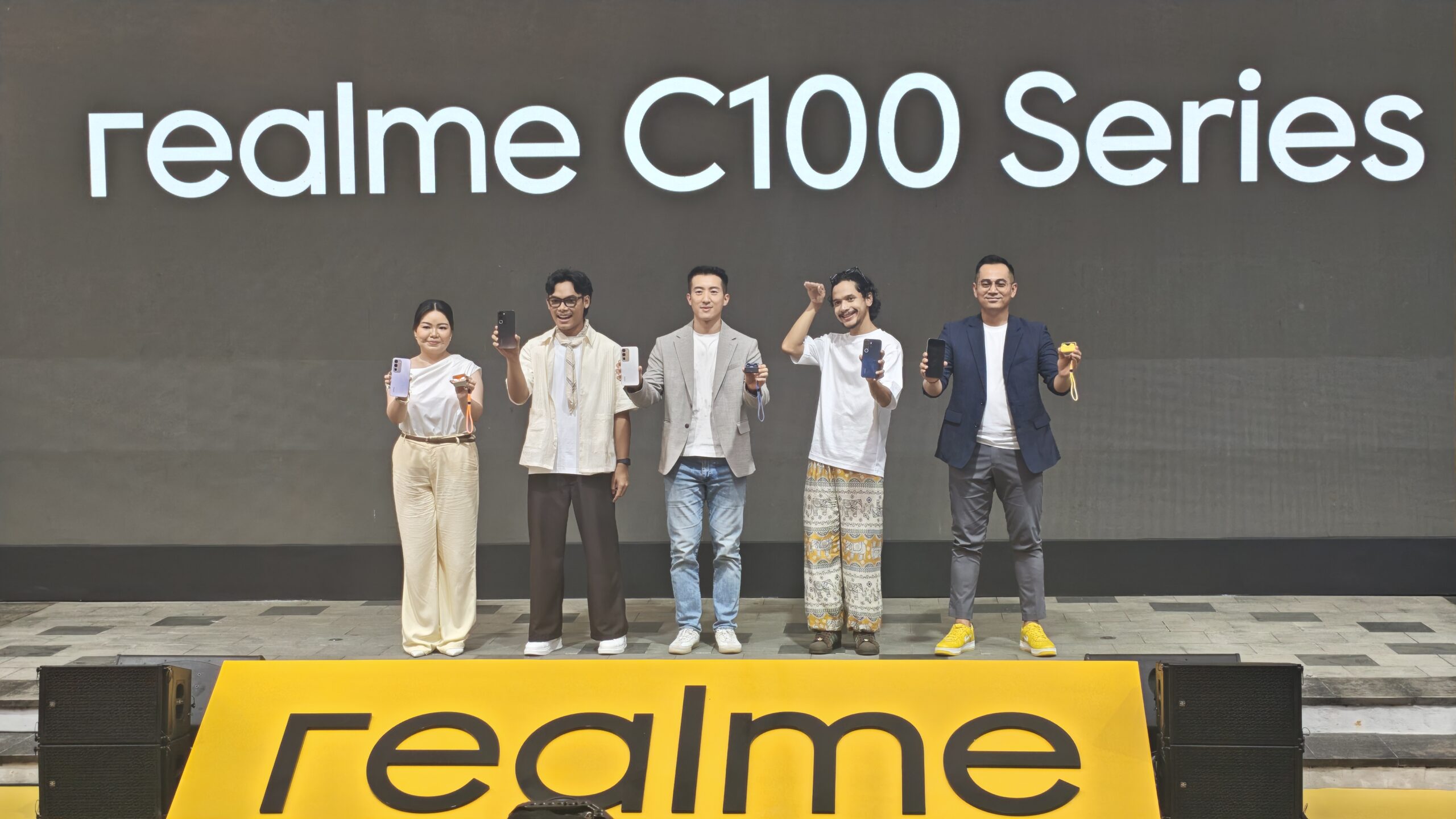 realme C100 Series Resmi, Bawa Spesifikasi Baterai 8000mAh Termurah di Kelasnya