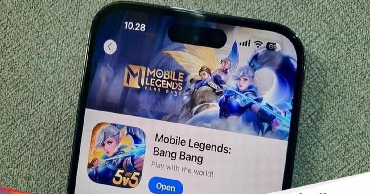 Ilustrasi Mobile Legends Bang Bang dengan diamond dan skin hero eksklusif