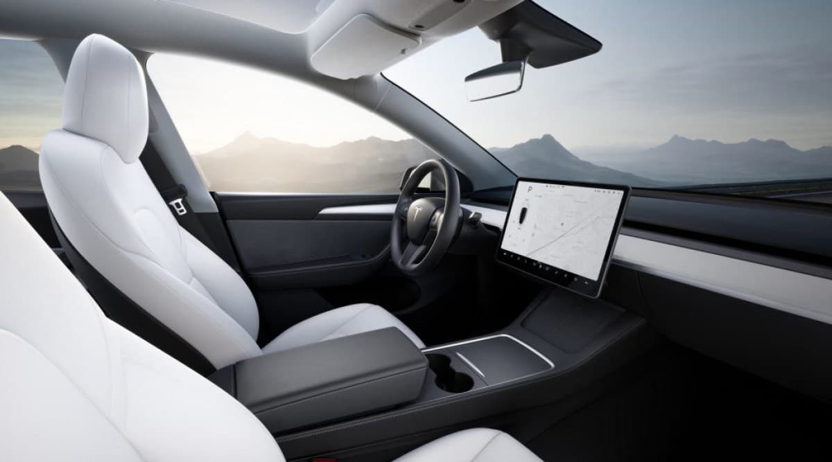 Tesla FSD Dapat Kontrol Suara via Grok dalam Tiga Bulan