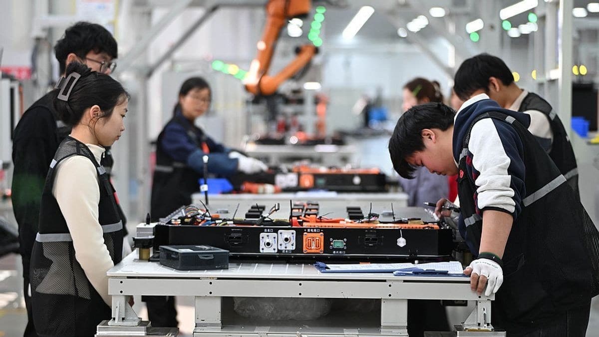 China Terapkan Standar Keamanan Baterai Mobil Listrik Paling Ketat