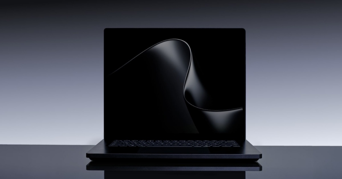 Surface Laptop Ultra dengan desain premium dan layar MiniLED