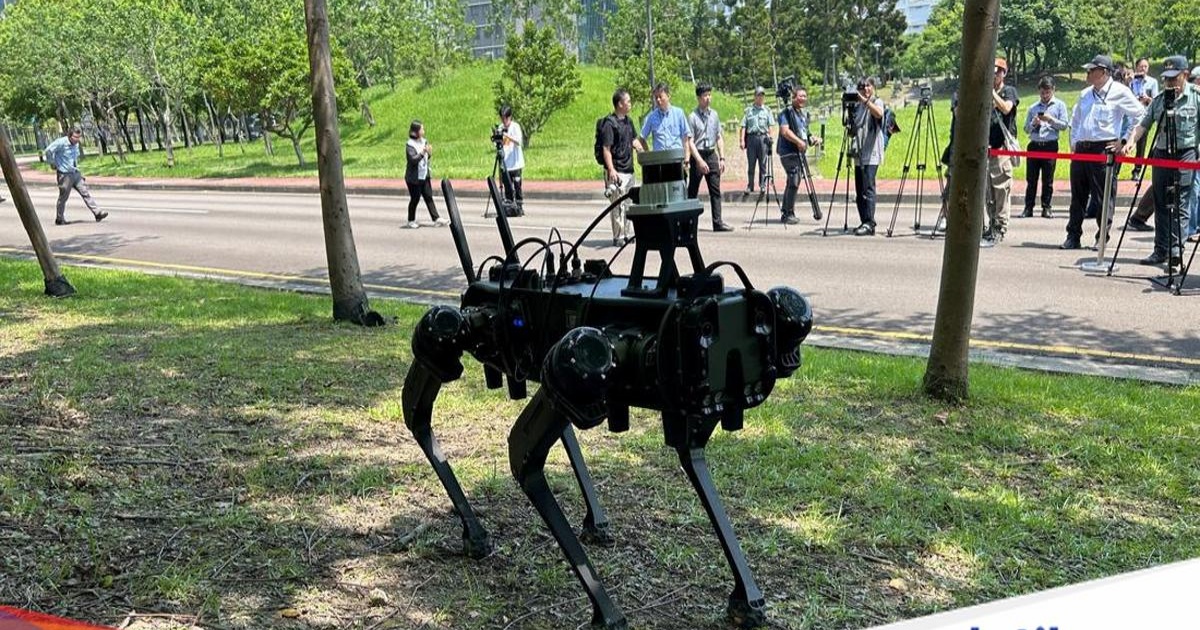 Robot anjing tempur Ghost Robotics dipamerkan di fasilitas riset militer Taiwan