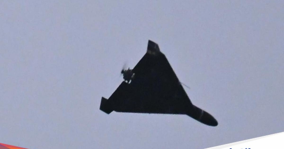 Drone Shahed 136 Iran yang dirancang dan digunakan Rusia terbang di langit Kyiv, Ukraina pada Desember 2025.