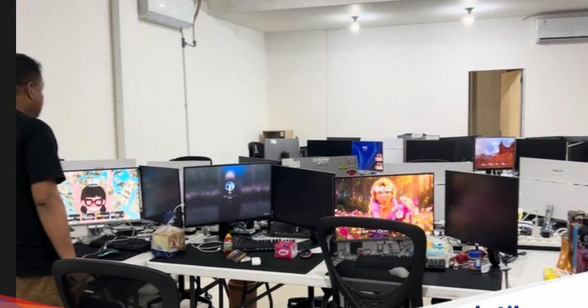 Momen Polda Jateng menggerebek kantor di Solo Baru, Sukoharjo, yang menjadi lokasi jaringan scammer internasional.
