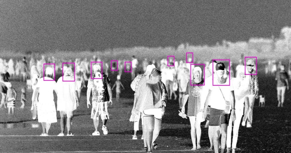 Ilustrasi teknologi face recognition dengan skor kecocokan 93 persen yang menyebabkan penangkapan salah