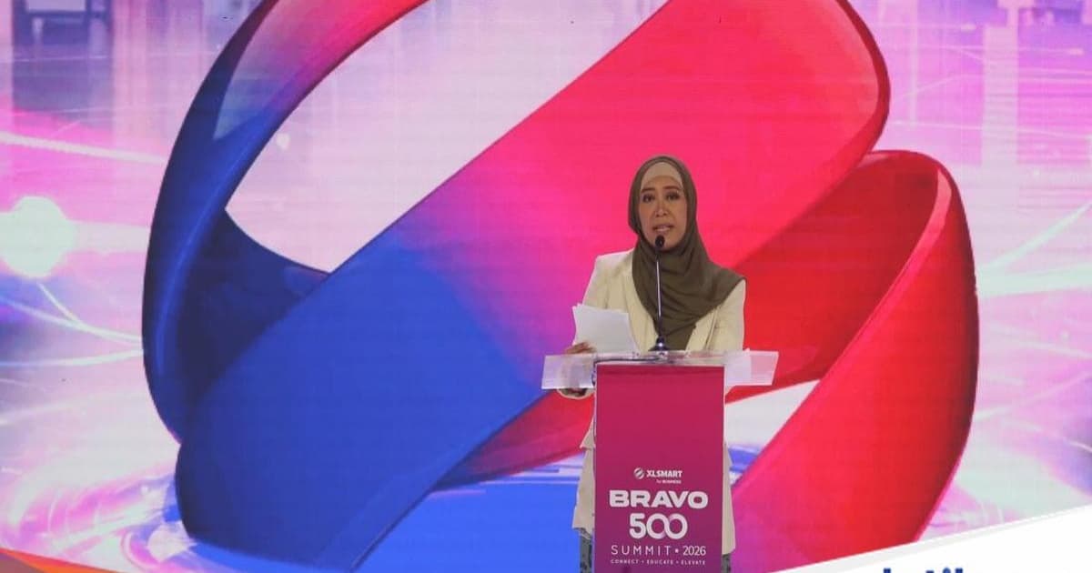 Menteri Komunikasi dan Digital Meutya Hafid dan Menteri Kesehatan Budi Gunadi Sadikin membuka XLSmart Bravo 500 Summit 2026 di Jakarta