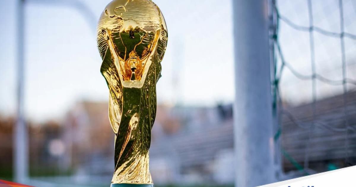 Ilustrasi Trofi Piala Dunia 2026 dengan latar stadion modern