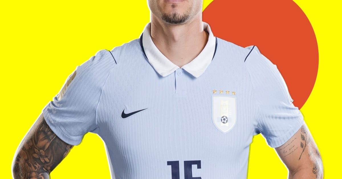 ilustrasi close-up pemain memakai jersey Nike dengan jahitan bahu lancip dan menonjol tidak wajar