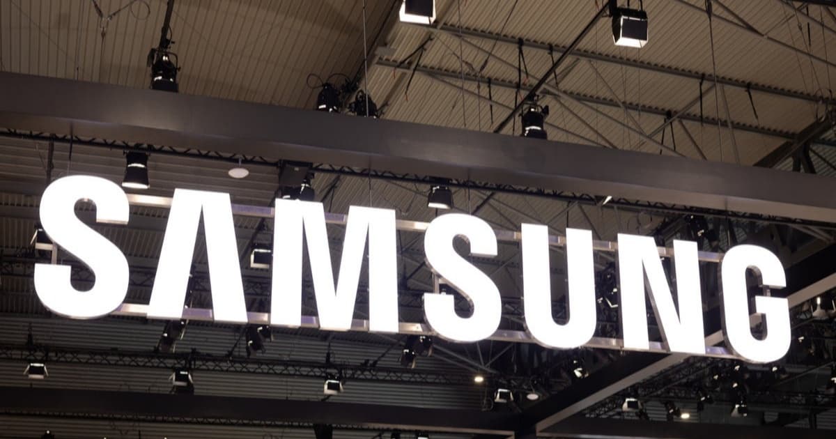 Ilustrasi status bar Samsung Galaxy dengan indikator kecepatan jaringan di One UI 9.0