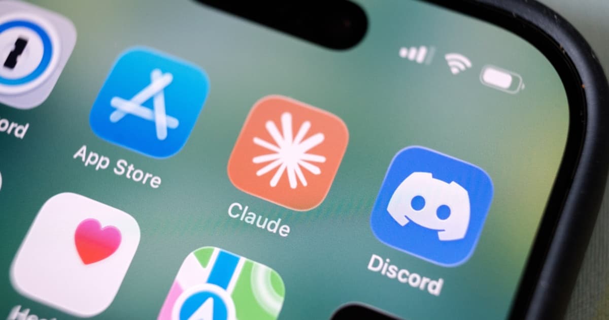 Ikon aplikasi Claude di layar iPhone 17