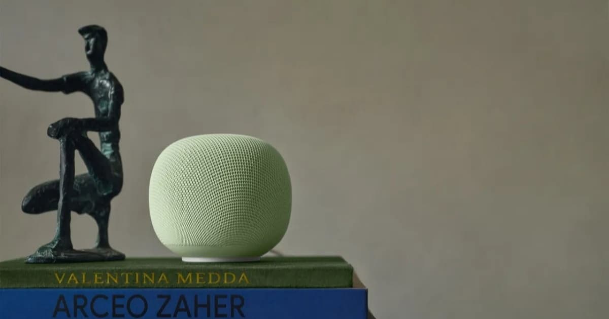 Google Home Speaker dengan desain tekstur anyaman dan cincin cahaya di bagian bawah