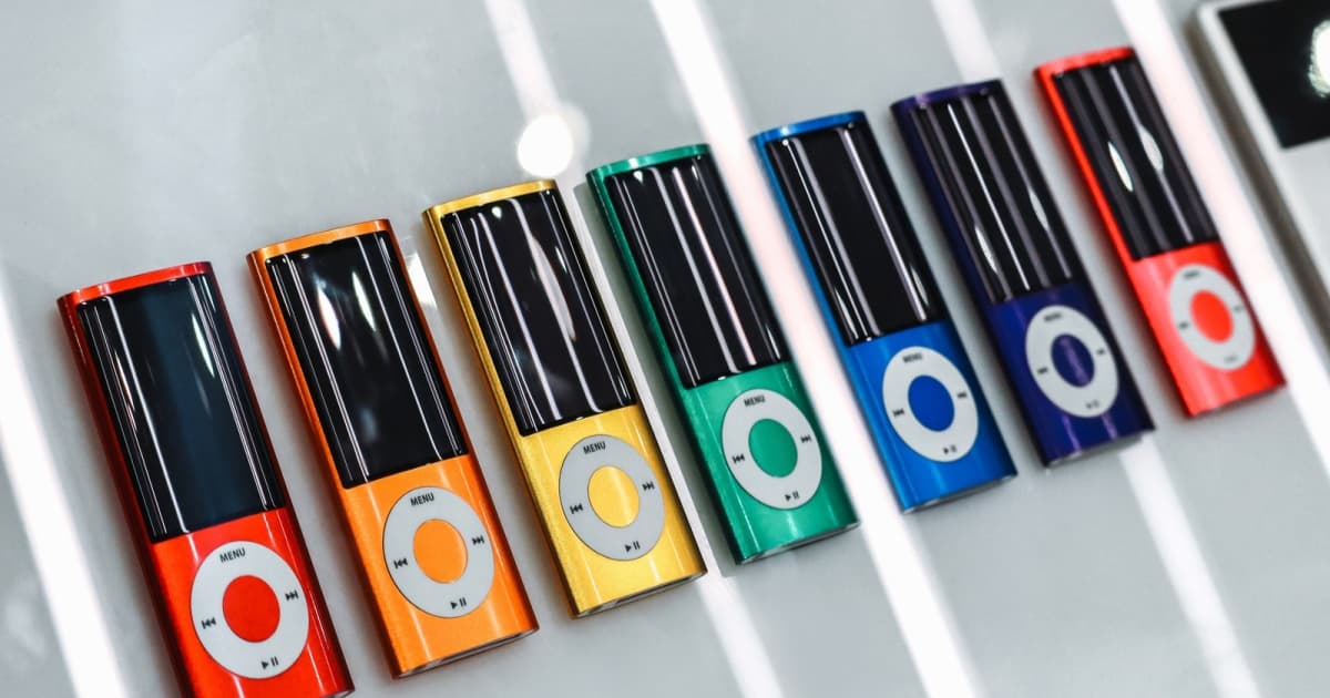 Koleksi iPod Nano dipajang di Science Museum London