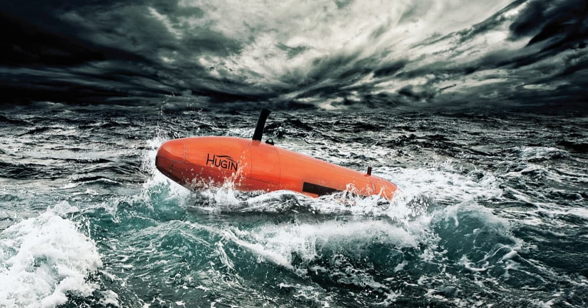 Kapal selam robot Hugin Superior milik Norwegia saat bersiap untuk misi pemetaan laut dalam