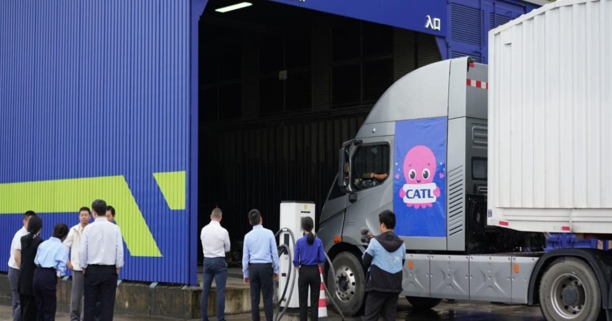 Ilustrasi stasiun penukaran baterai truk listrik Octopus Energy dan CATL
