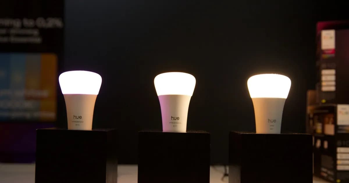 Chip Silicon Labs pada bohlam Philips Hue yang mendukung teknologi concurrent multiprotocol