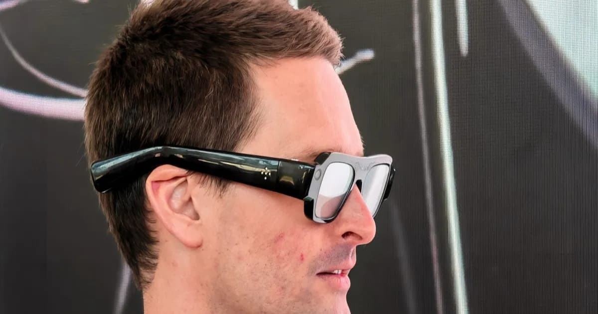 Snap Specs kacamata augmented reality dengan desain futuristik dipamerkan di AWE 2026