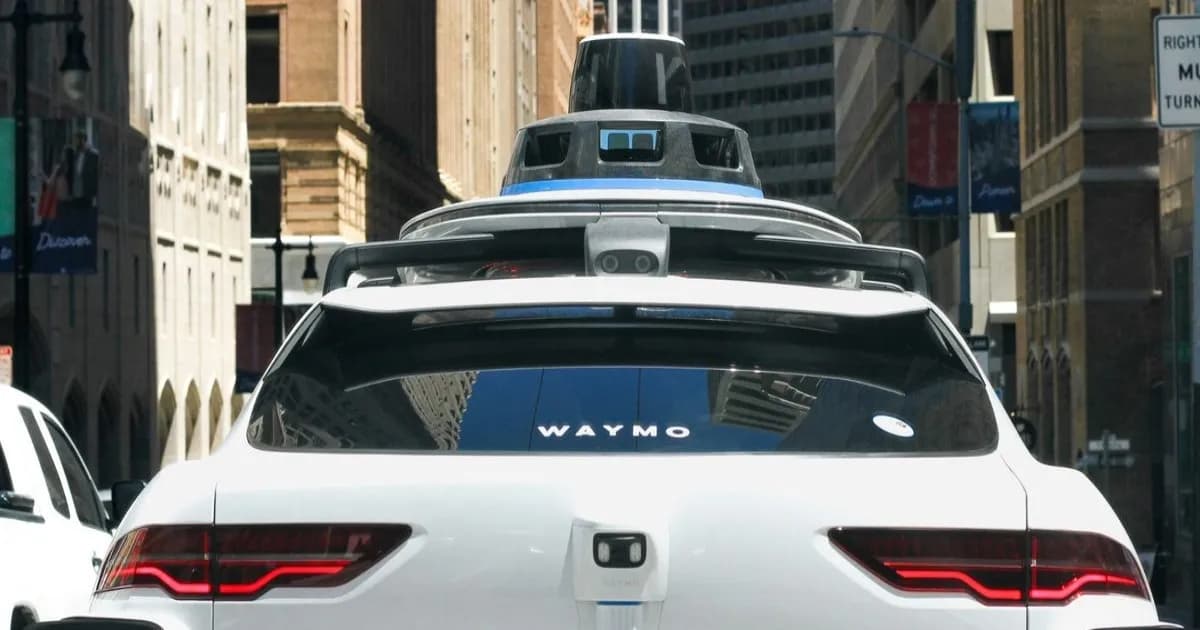 Ilustrasi robotaxi Zoox beroperasi di jalan perkotaan