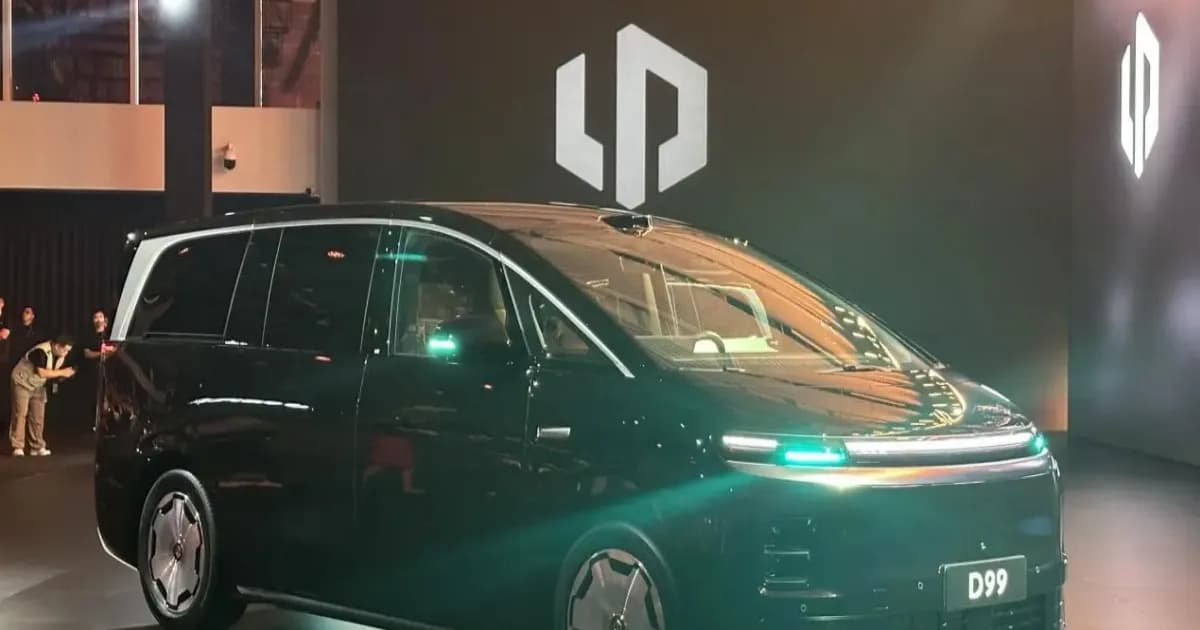 Leapmotor D99 tampak depan dengan desain bullet-head dan lampu split