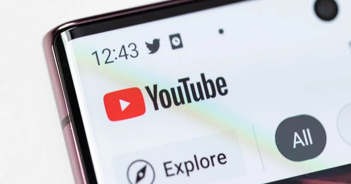 Ilustrasi fitur Clear Screen Mode di YouTube Shorts yang menyembunyikan ikon dan teks dari layar
